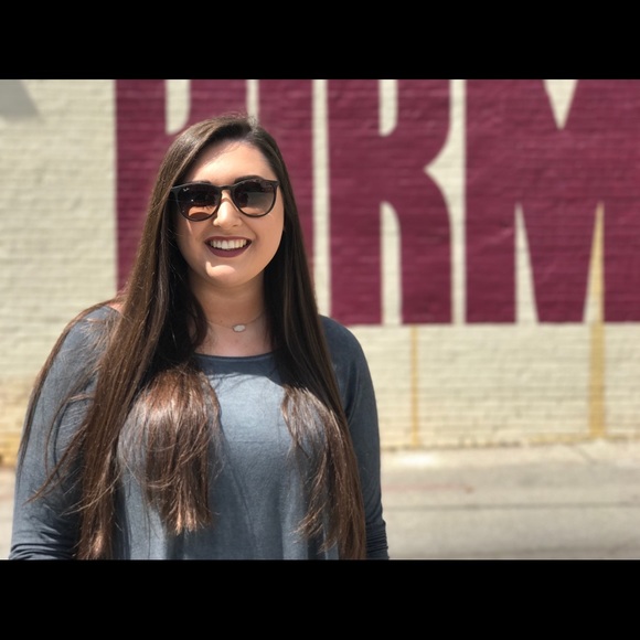 Meet your Posher, Lauren - Picture 1 of 1